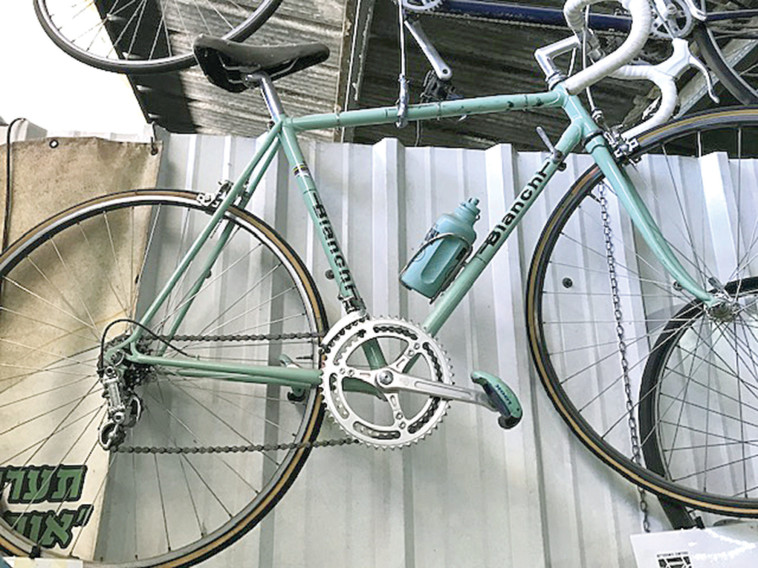 זוג אופניים שהיו בבעלות דוד קדוש