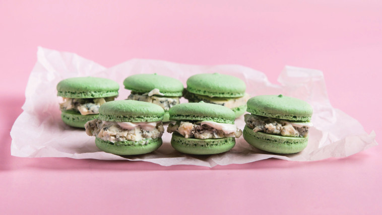 מקרון במילוי גבינה כחולה, איתמר דלי