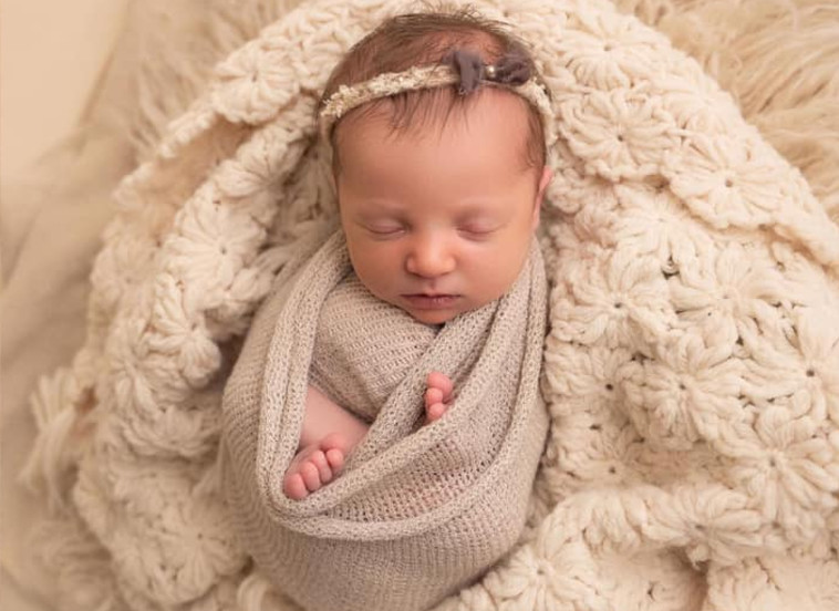 התינוקת מולי גיבסון, שנולדה בת 27 שנים