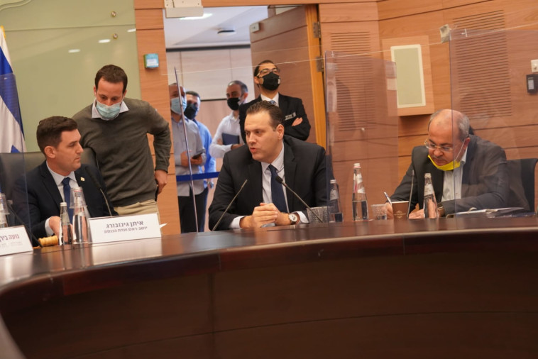 מיקי זוהר ואיתן גינזבורג בדיון