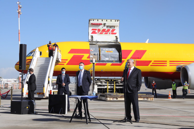 נתניהו ואדלשטיין על רקע החיסונים שהגיעו לארץ