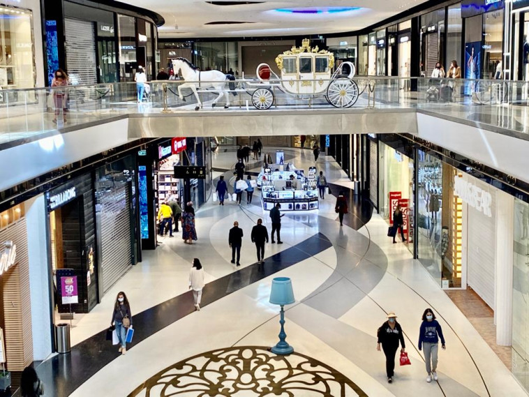 תנועת קונים דלילה בקניון TLV בתל אביב