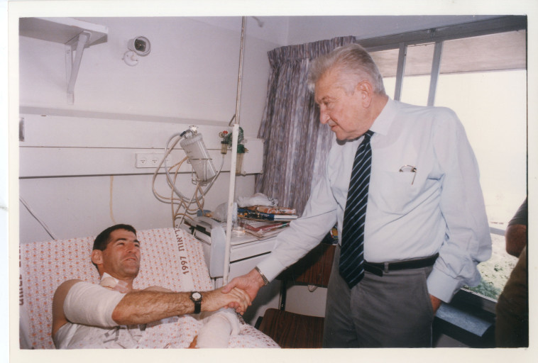 יאיר גולן בבית החולים לאחר הפציעה