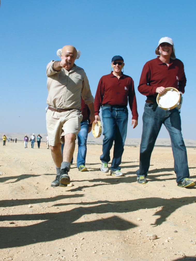 צעדת בן גוריון המסורתית בהר הנגב (צילום: פטריק מזוז)