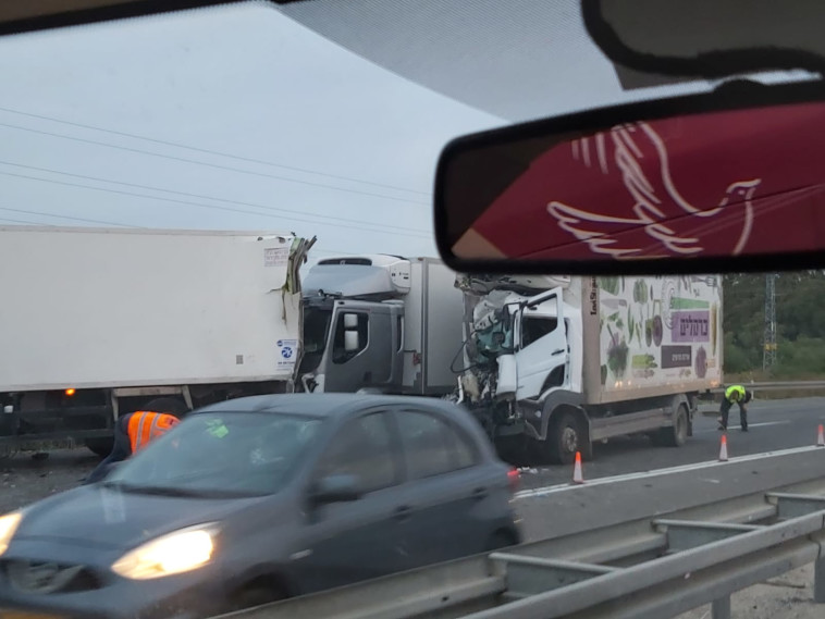 זירת התאונה בכביש 2