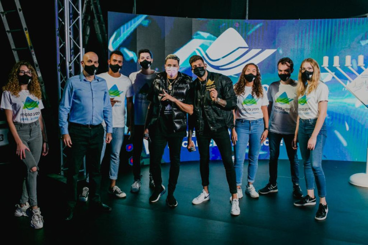 סטטיק ובן אל עם משתתפי ארגון מסע