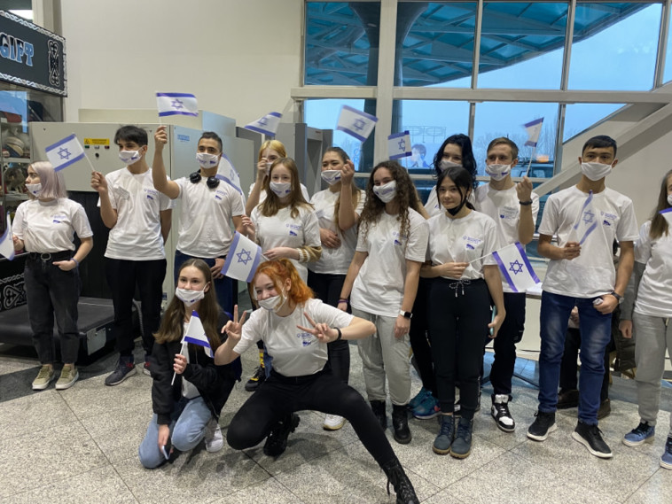 הצעירים שהגיעו בטיסת העולים של הסוכנות היהודית