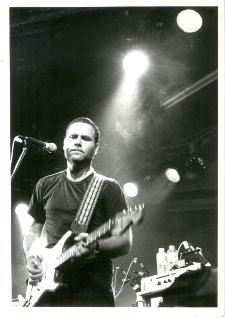 יהודה פוליקר במופע ''אפר ואבק''