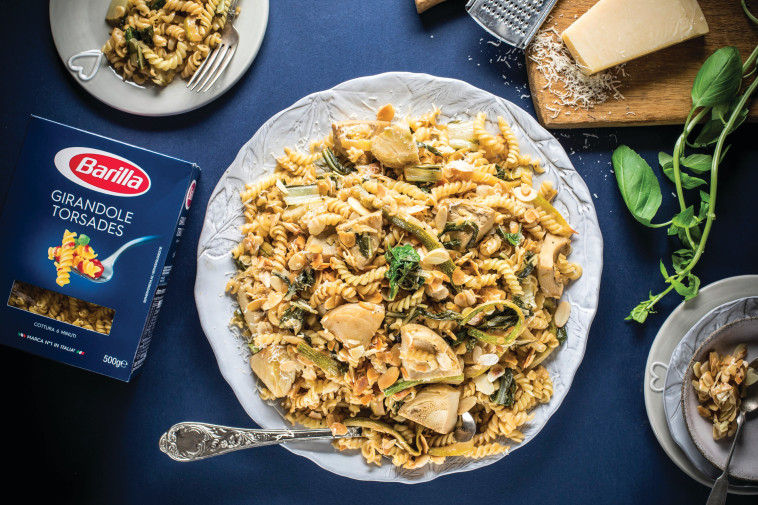  פסטה עם ארטישוק, זיתים, טימין ושמן זית