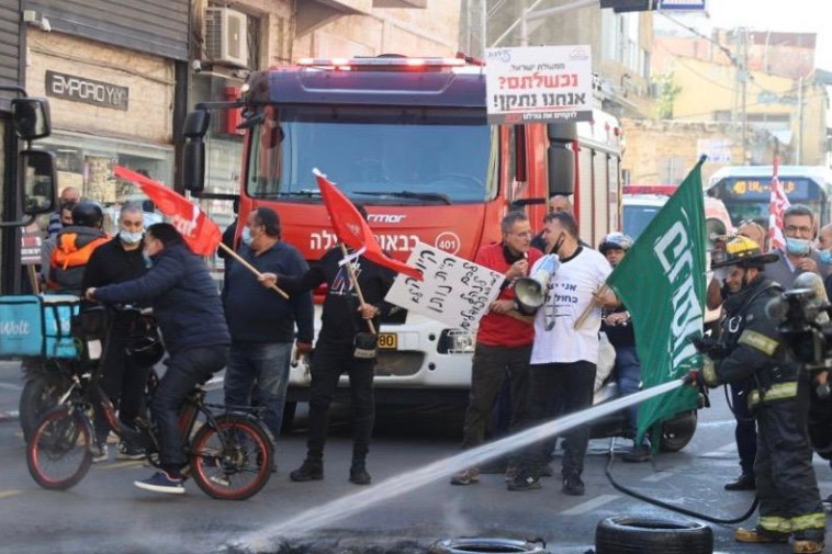 הפגנת העצמאים בדרך יפו בתל אביב (צילום: אבשלום ששוני)