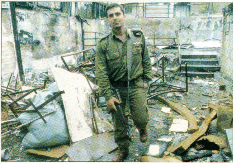 הקצין אופיר סופר בקבר יוסף