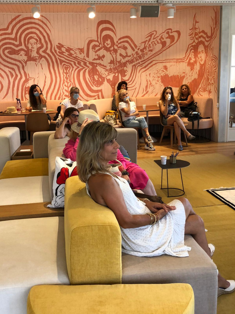 האוס CO-WORKING SPACES