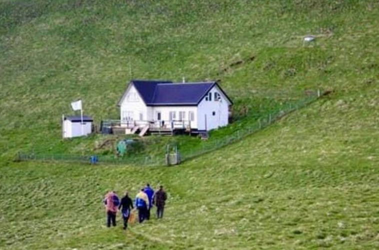 ציידים שהגיעו אל הבית הנטוש