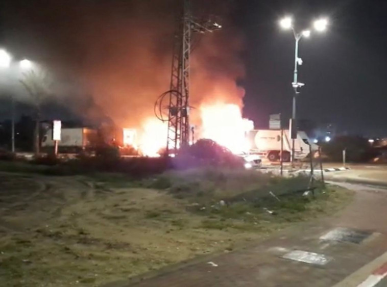 הצתת כלי רכב פרטיים בלוד