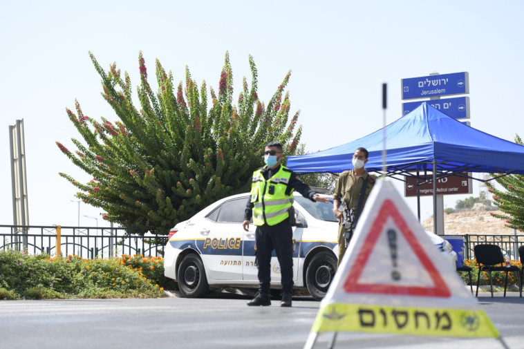 Police deploy checkpoints ahead of closure (Photo: Police Spokeswoman)