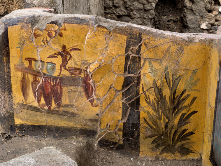 Painting on the food stand discovered in Pompeii (Photo: Reuters)