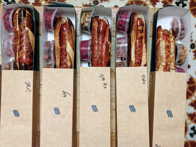 מראה מראה שעל הקיר, מי הנקניקייה הכי טעימה בעיר? 