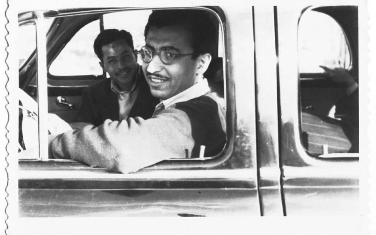 Yitzhak Shoshan and Habakkuk Cohen in the Oldsmobile taxi in Beirut, 1949 (Photo: IDF Spokesman)
