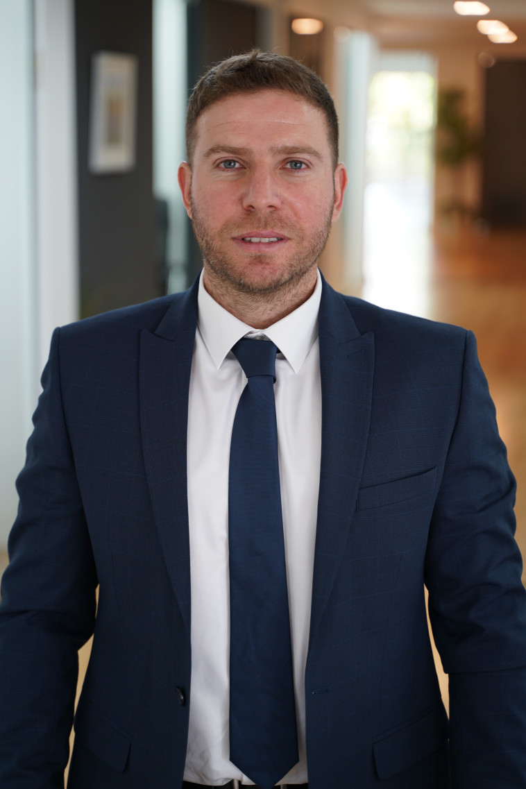 עו''ד צביקה הופמן