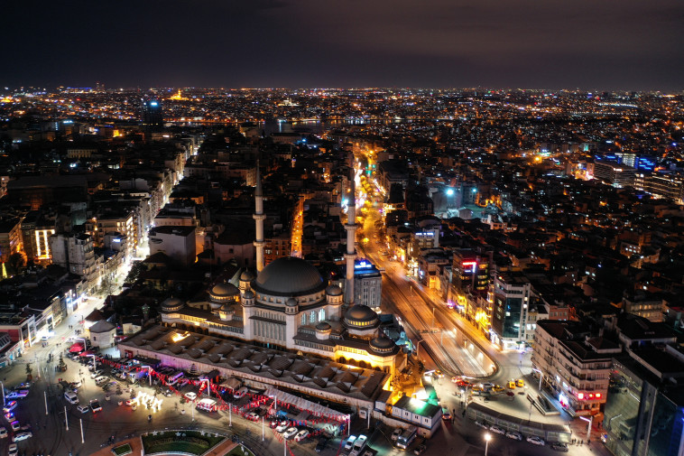 חגיגות השנה החדשה באיסטנבול בצל מגבלות הקורונה