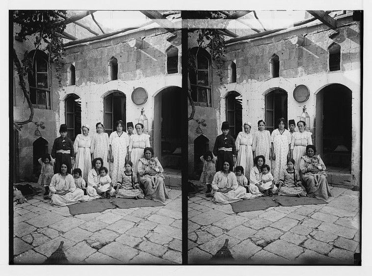 משפחה יהודית בחאלב בתחילת המאה שעברה