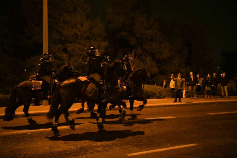 המחאה מול בניין מח''ש בירושלים על מותו של אהוביה סנדק (צילום: דוברות המשטרה)