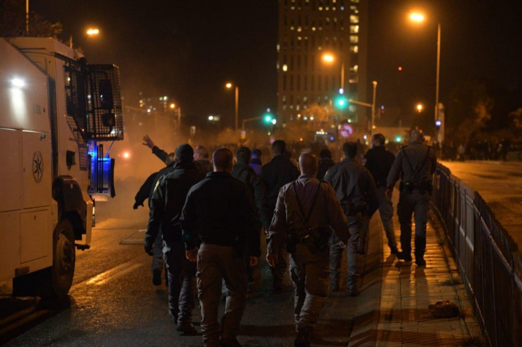 Protest in front of a DIP building in Jerusalem over the death of her beloved godfather (Photo: Police Spokeswoman)