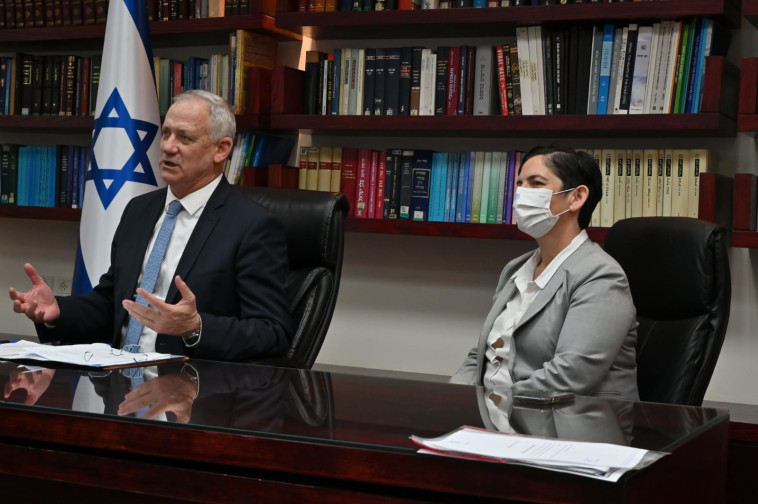 בני גנץ במשרד המשפטים