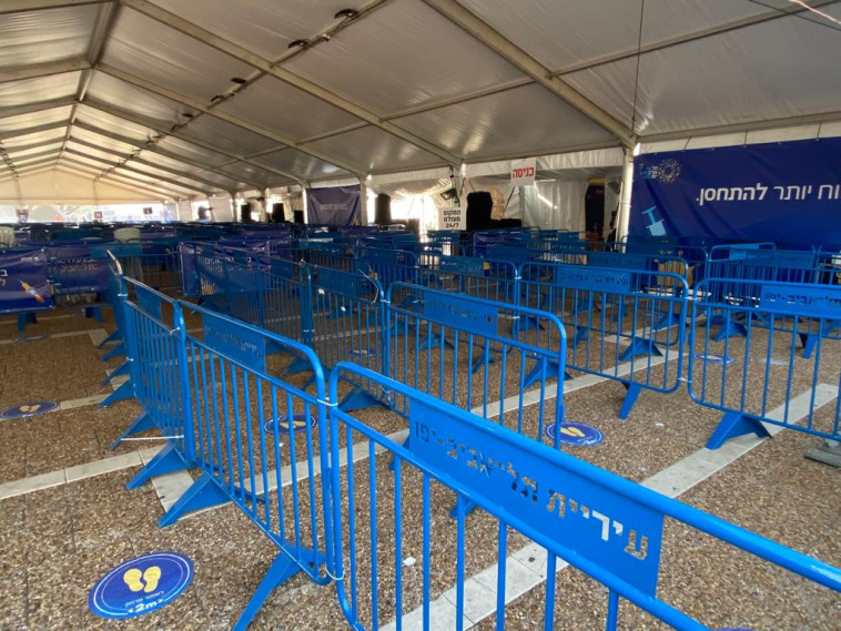 The vaccination complex in Rabin Square in Tel Aviv (Photo: Avshalom Shashoni)