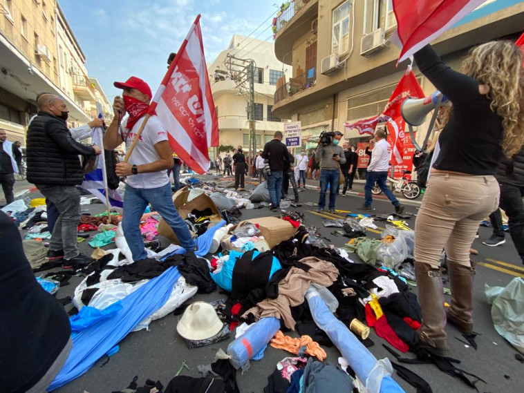 Demonstration of business owners in Tel Aviv (Photo: Avshalom Shashoni)