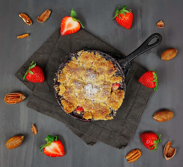 קראמבל תותים ואגוזים