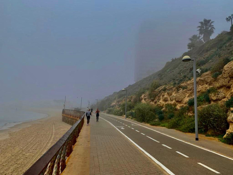 ערפל בטיילת בתל אביב 