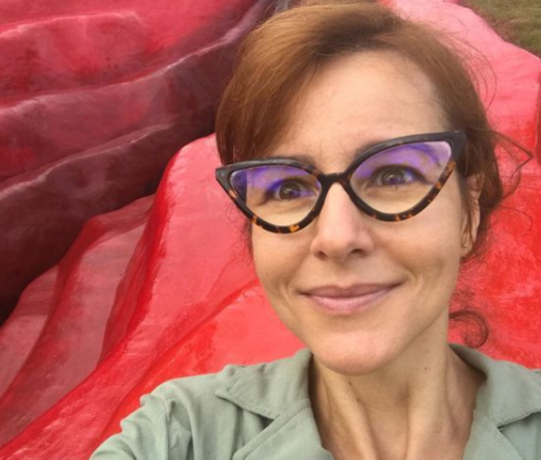 האמנית ג'וליאנה נוטרי