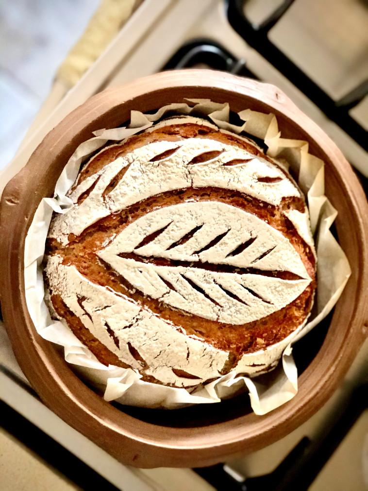 ציור על לחם מחמצת