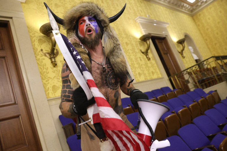 מפגין פרץ לקונגרס האמריקאי