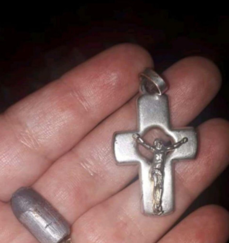 השרשרת וכדור האקדח 