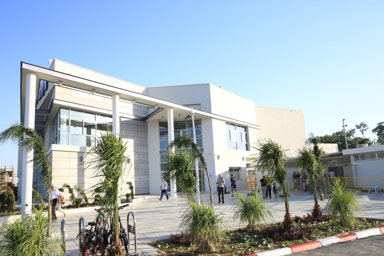 הקאנטרי קלאב בדימונה