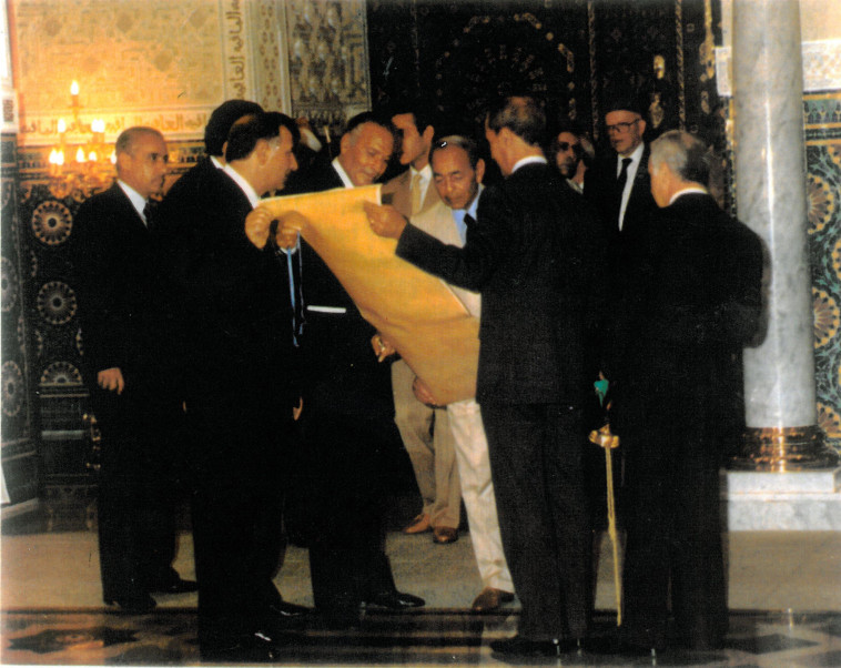 סם בן שטרית בטקס הענקת מגילת הוקרה למלך מרוקו