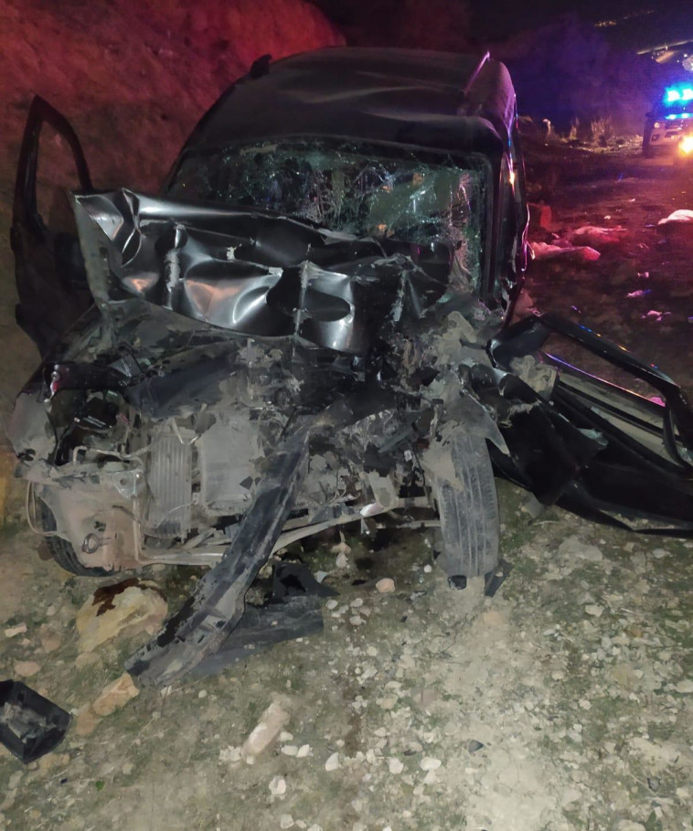 כלי הרכב בתאונה בכביש 5799 באזור בקעת הירדן (צילום: TPS)