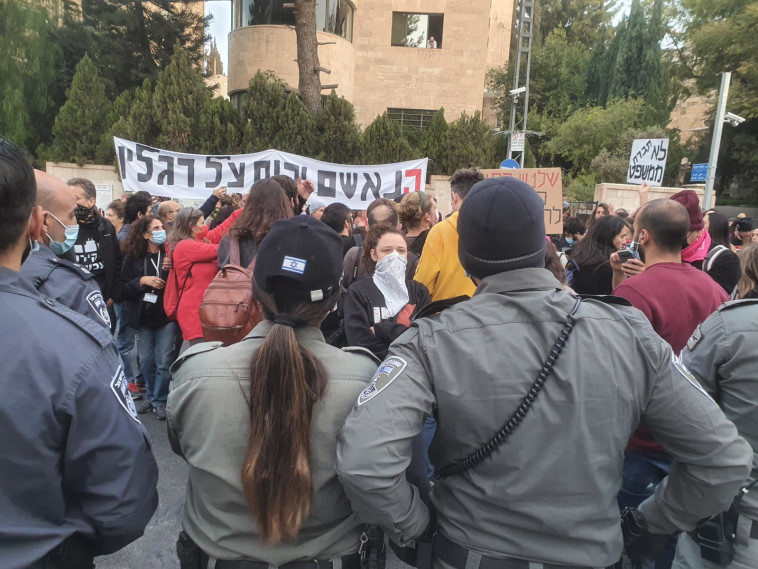 Demonstrators in Balfour (Photo: Police Spokeswoman)