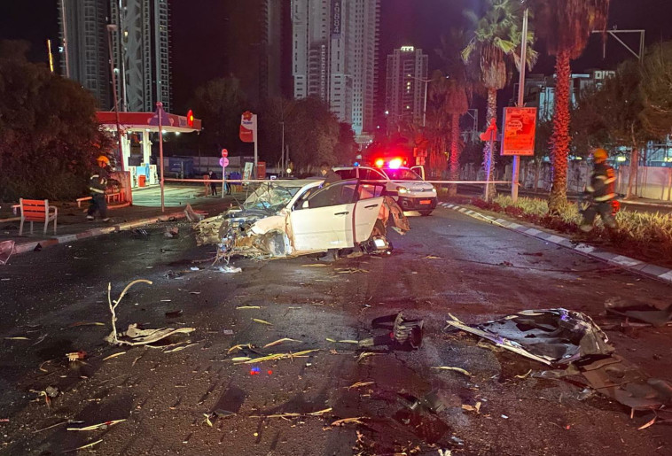 The vehicle that collided with a tree in Bat Yam, on Komemiyut Street (Photo: MDA)