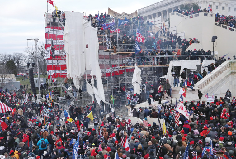 הסתערות תומכי טראמפ על בניין הקפיטול בוושינגטון