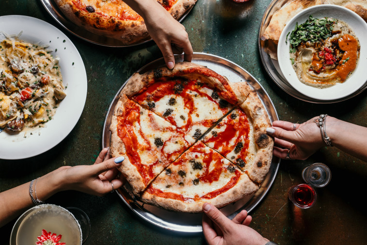 אז מה עם פיצת השקשוקה? פיצת JAJA