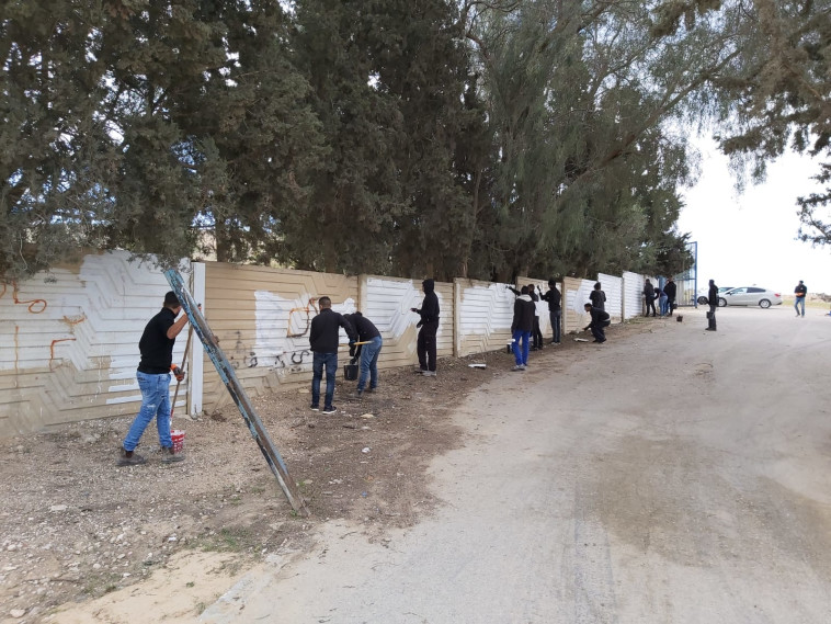 Teens from the Diaspora renovate the Nabataean cemetery (Photo: Desert Stars)