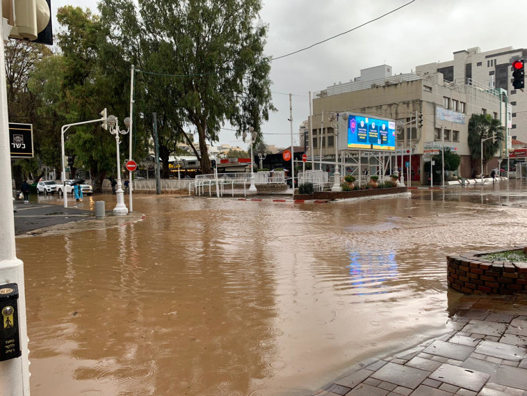 הצפות בנהריה (צילום: כב''ה)