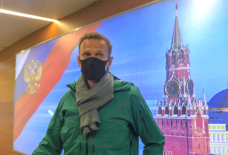 Nabalani lands in Russia (Photo: Reuters)