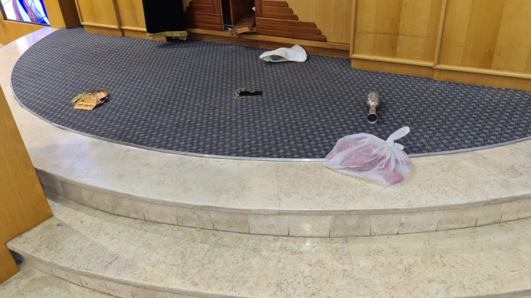 פריצה לבית כנסת בפתח תקווה