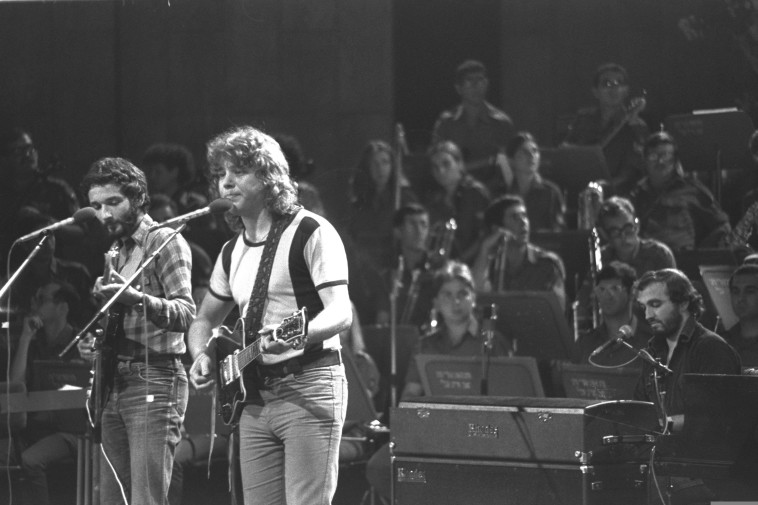 ''חברות לכל החיים'', יידוב וקלפטר, צליל מכוון