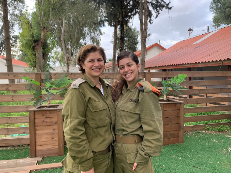 ''לא כל אחד זוכה לשרת עם אמא שלו''