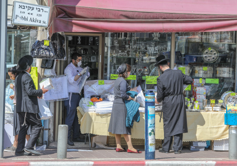 חרדים במסכה בבני ברק